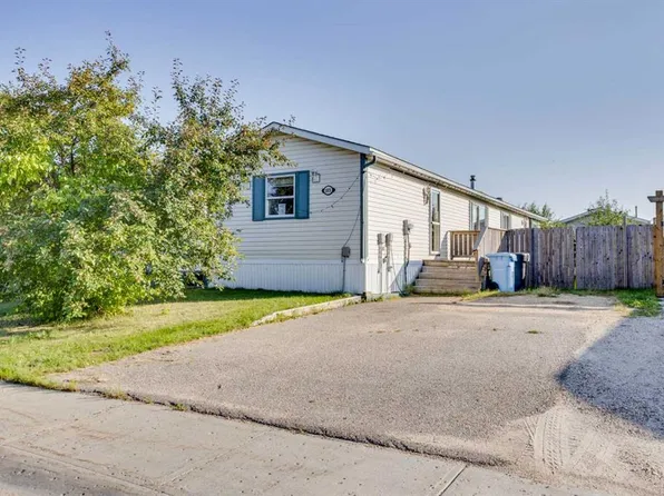 105 S Hoehne St, Wood Buffalo, AB T9K 2K8