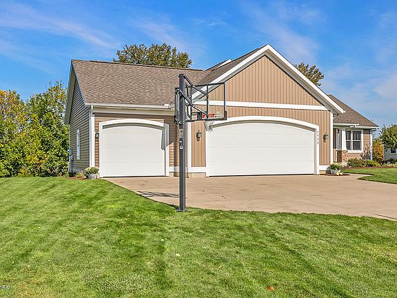 3rd image of 6945 Esker Dr