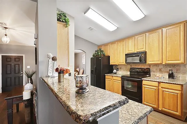 3 bed, 1730 sqft, $2,250 — Photo 2