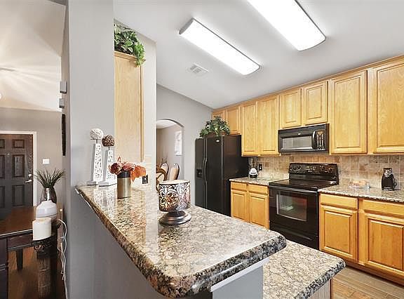 2nd image of 1421 Sleepy Hollow Dr