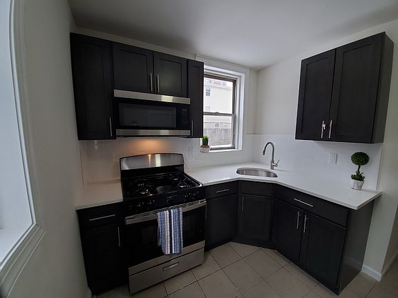 2nd image of 317 William St APT 5D