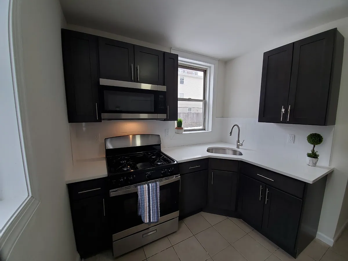 Building Photo - 317 William St #5D