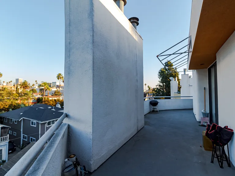 326 Westminster Ave #Penthouse 404 — Photo 25