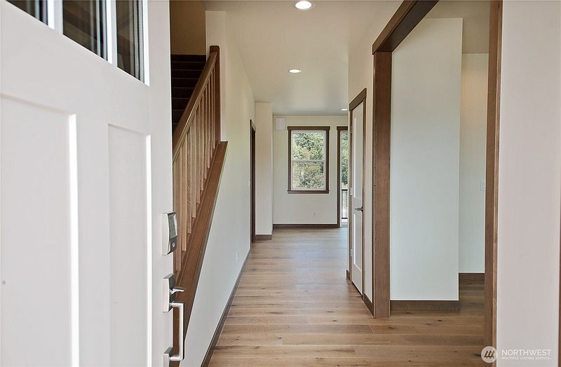 5th image of 2439 Cambridge Court