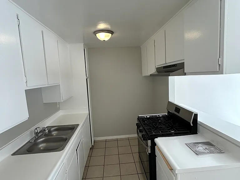 20437 Cohasset St #10 — Photo 5