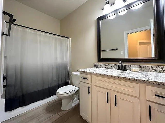 204 Cypress Bnd — Photo 12