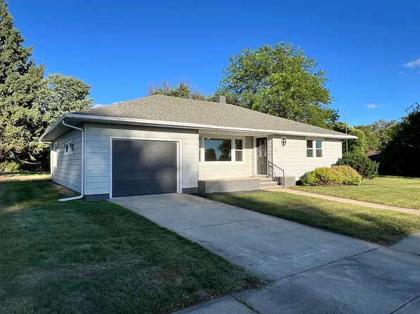511 N 3rd St, Plainview, NE 68769