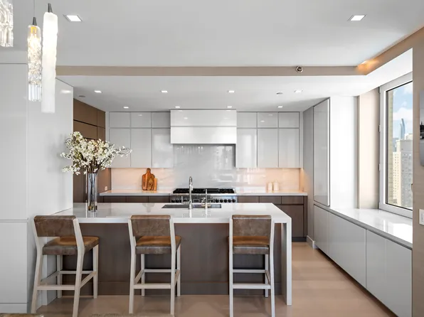 300 East 77th Street image 4 of 15