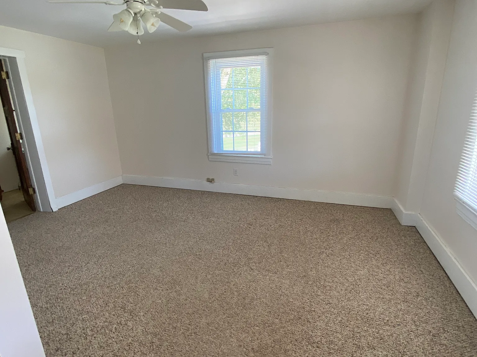 3 bed, 1800 sqft, $1,300 — Photo 4