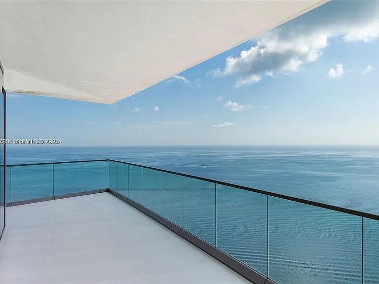 18975 Collins Ave #4600 — Photo 8