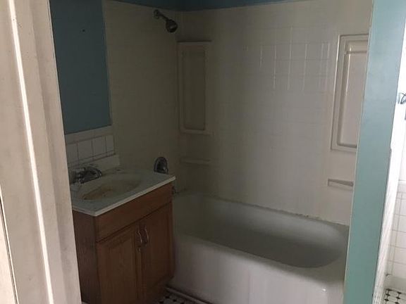 5th image of 2654 N Fratney St