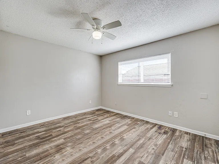 Hart House Apartments — Photo 13