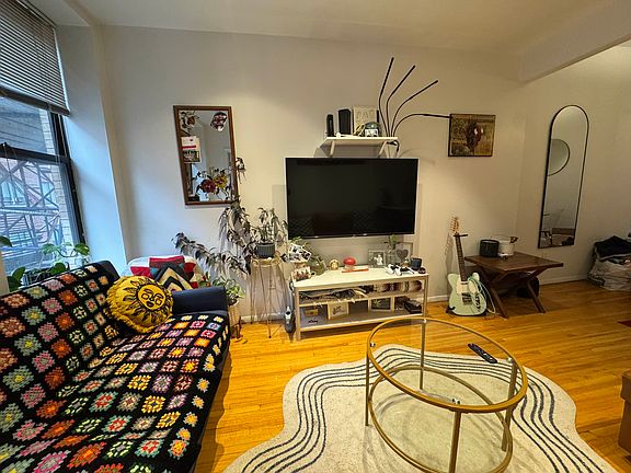 4th image of 415 W 52nd St APT 3A
