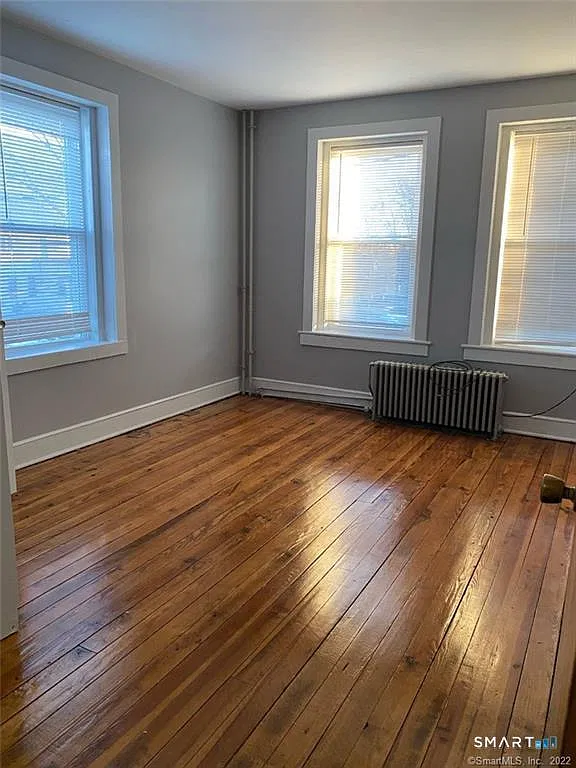4 bed, 1.0 bath, 1000 sqft, $1,500 — Photo 2