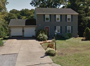 136 Lansdowne Dr, Coraopolis, PA 15108