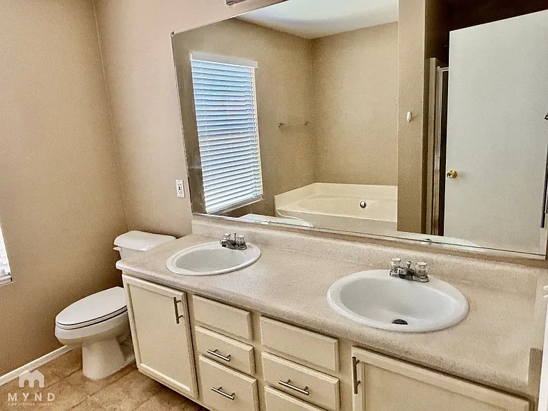8128 W Mission Ln — Photo 23