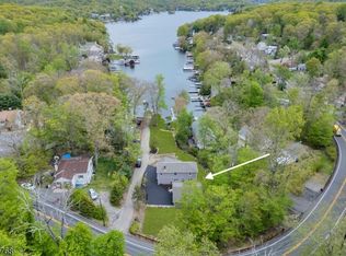 385 Maxim Dr, Hopatcong Boro, NJ 07843