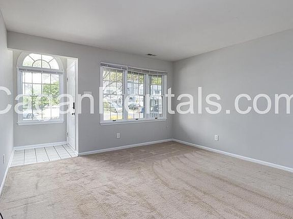 4th image of 32 Shady Brooke Ln