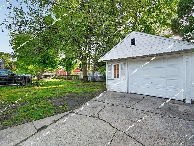 18500 Archdale St — Photo 27