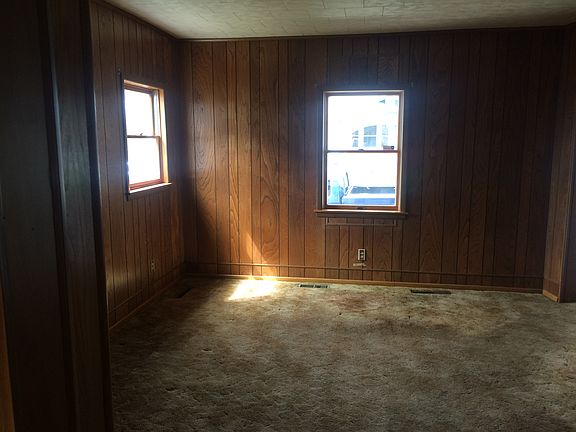 3rd image of 115 Main St