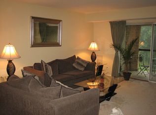 5808 Cove Landing Rd APT 302, Burke, VA 22015