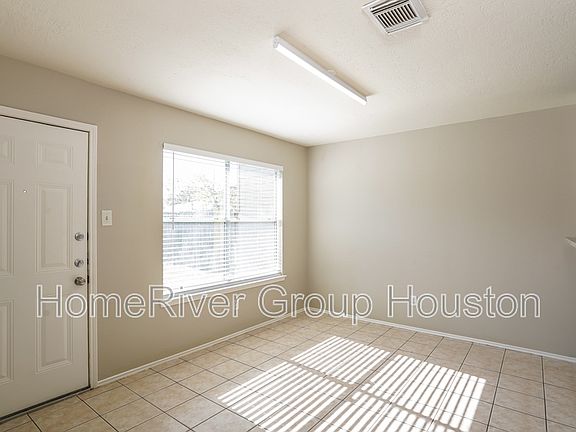 5th image of 422 N Willow Dr