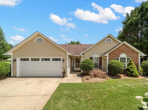 445 Glensprings Dr, Fletcher, NC 28732