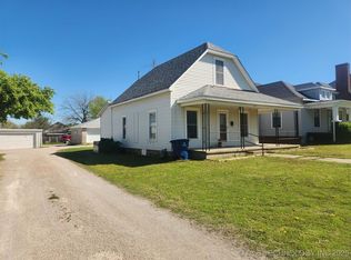 418 W Delaware Ave, Nowata, OK 74048