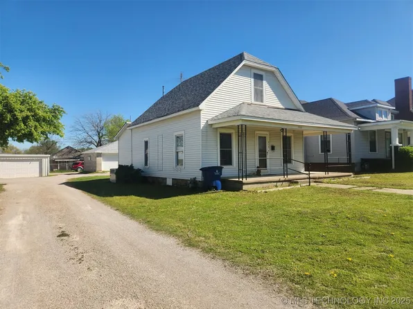 418 W Delaware Ave, Nowata, OK 74048