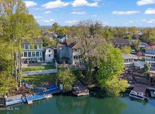 121 Windermere Rd, Staten Island, NY 10305