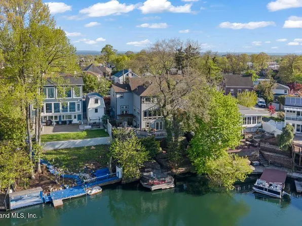121 Windermere Rd, Staten Island, NY 10305