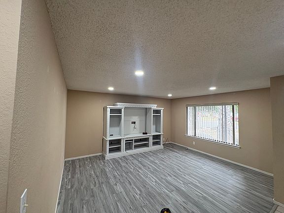 4th image of 5940 E Illinois Ave