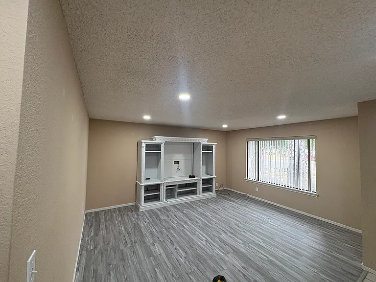5940 E Illinois Ave — Photo 4