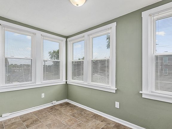 3rd image of 5042A Tholozan Ave