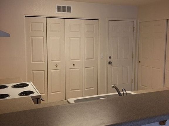 5th image of 3045 Palisades Dr #2