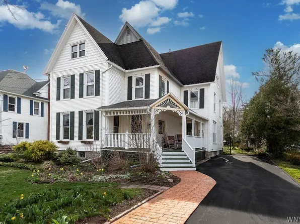 13 Bloomingdale Ave, Akron, NY 14001