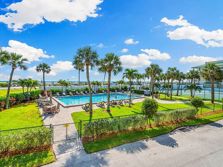 4141 Ocean Dr #208 — Photo 2