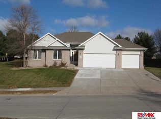 908 Deer Run Ln, Papillion, NE 68046