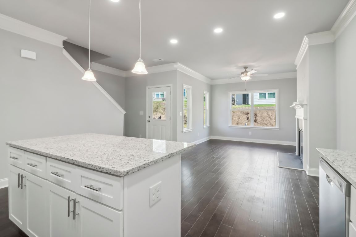 3108A Brownstone Ln SE-017.jpg