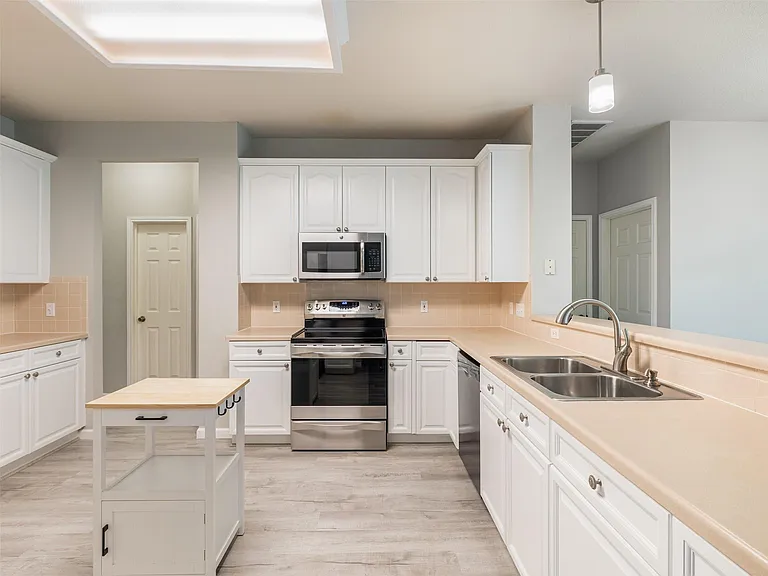 12304 Torrance Ct — Photo 11