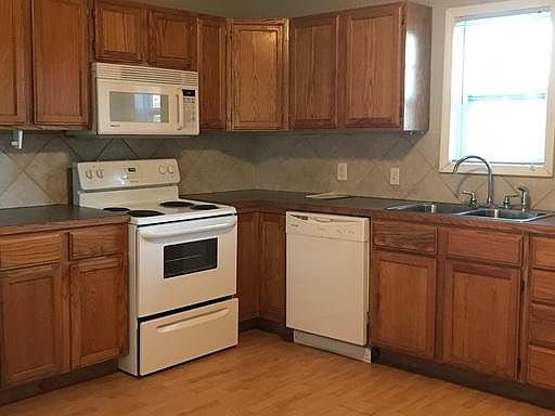 2nd image of 918 W Sunrise Dr