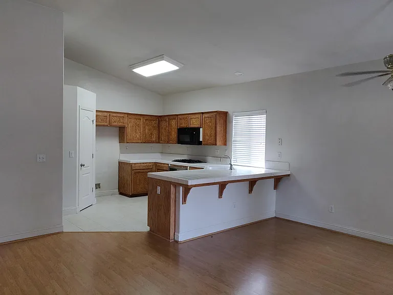 1826 N Holly Ave — Photo 8