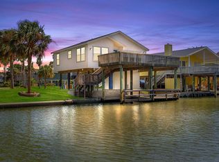 4403 Pelican Rd, Jamaica Beach, TX 77554