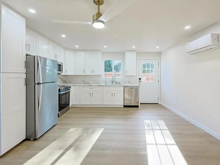 5740 Midwick St — Photo 3