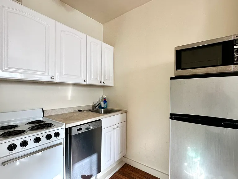 444 W 49th St #4A — Photo 2