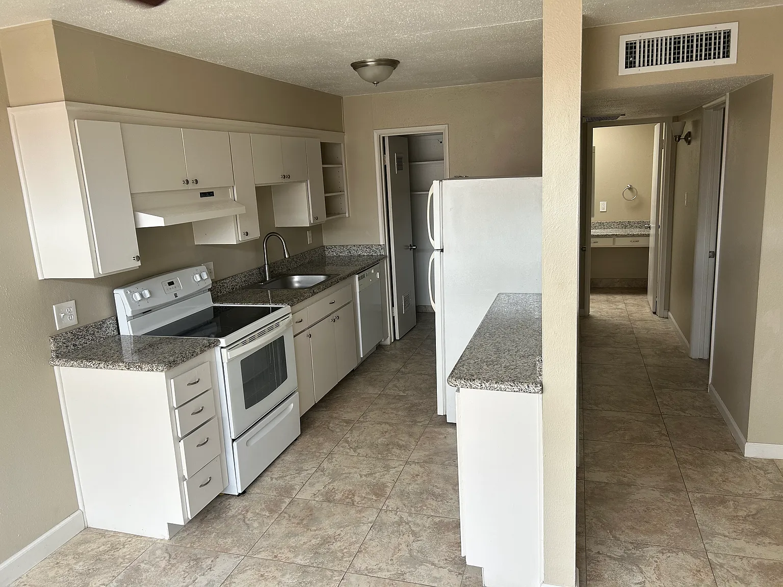 E Maryland Ave, Phoenix — Photo 2