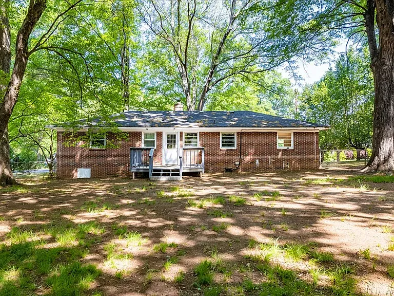 308 Buchanan Cir — Photo 11