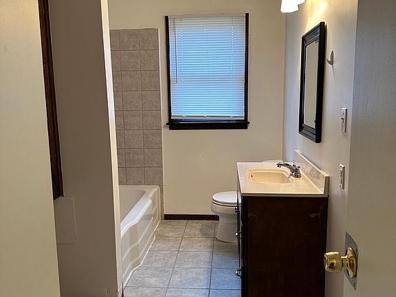 4th image of 527 S 75th East Ave