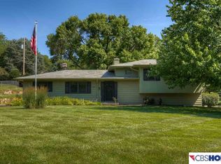9354 Douglas St, Omaha, NE 68114