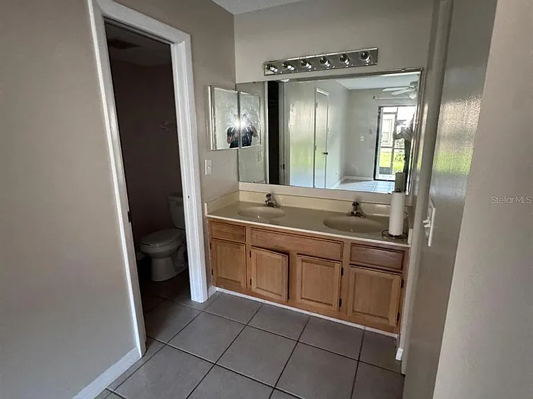 2416 SE Garden Ter #203 — Photo 8